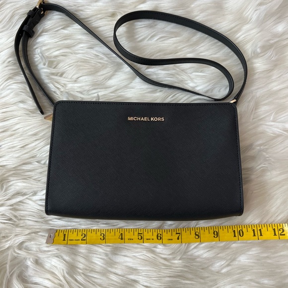 Michael Kors Elegant Black Crossbody Bag - Picture 3 of 9